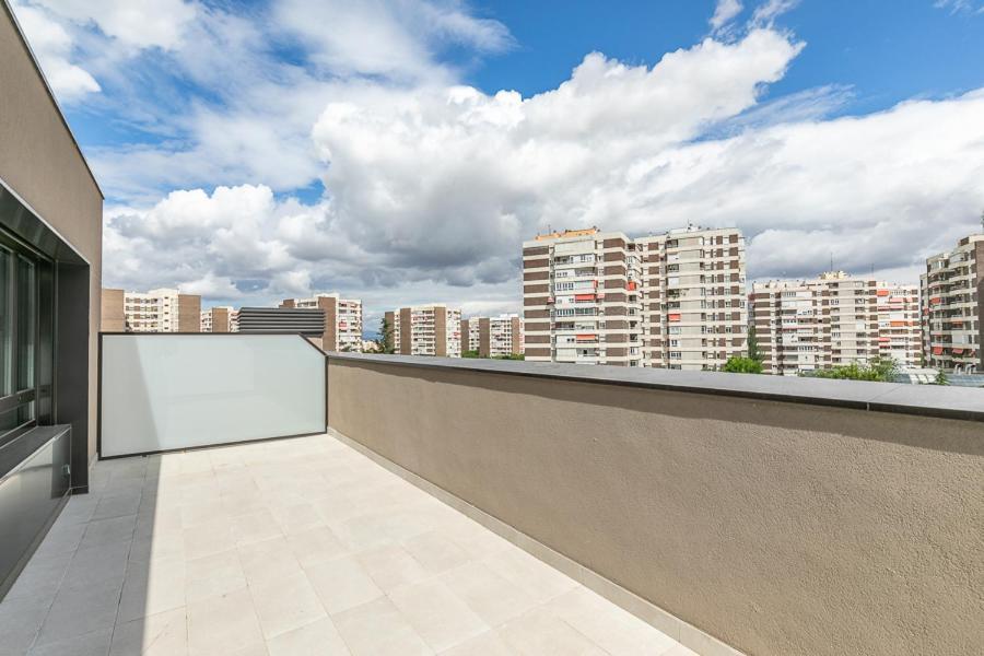 Micampus Madrid Sinesio Delgado Student Residence Екстериор снимка
